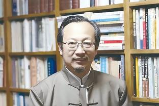 王大雷长传策动，新加坡球员对张玉宁犯规后与武磊起冲突